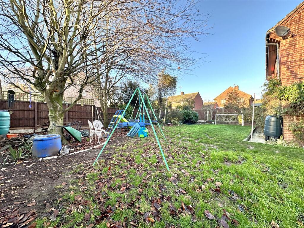 Private Rear Garden 931