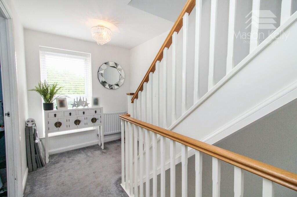 FIRST FLOOR LANDING