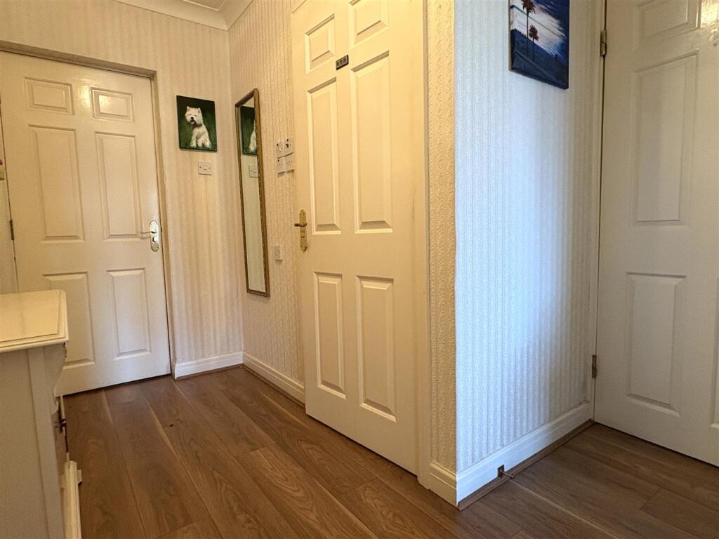 PRIVATE ENTRANCE HALLWAY