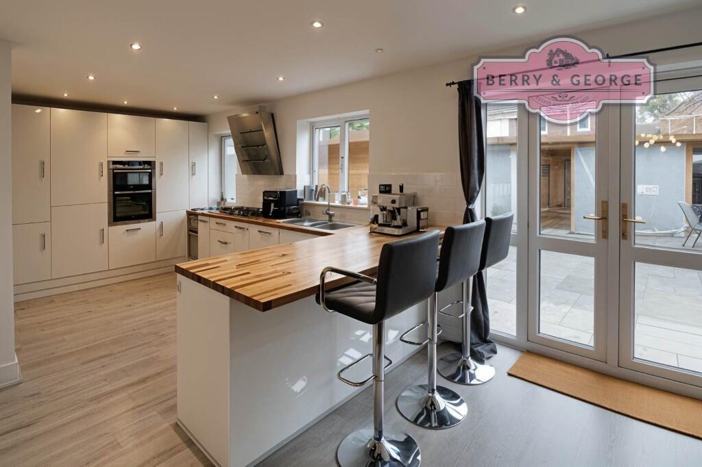 KITCHEN / DINER