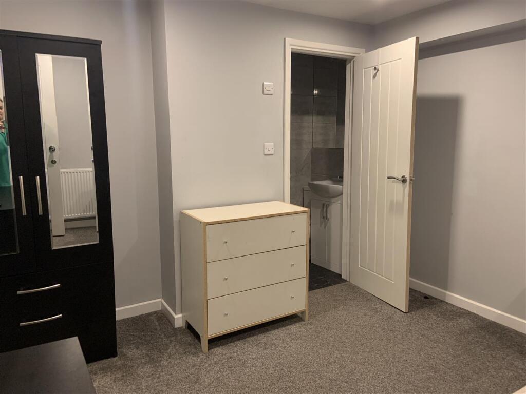 Room3.jpg