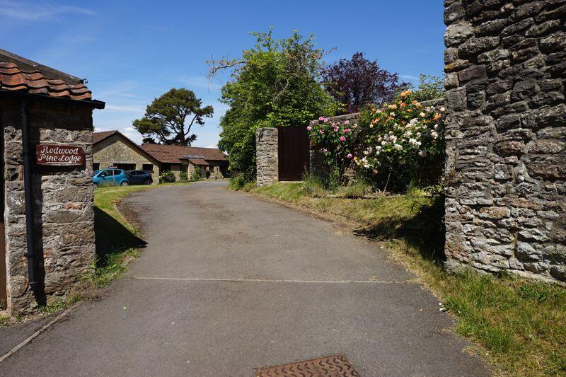 The approach from Church Lane