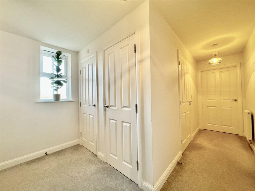 HALLWAY TO ROOMS