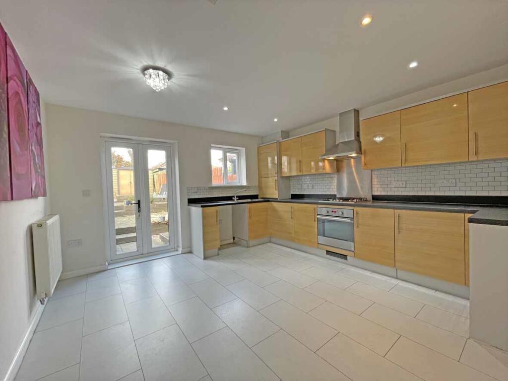 Cobham Close 31 Kitchen Dining Room.jpg