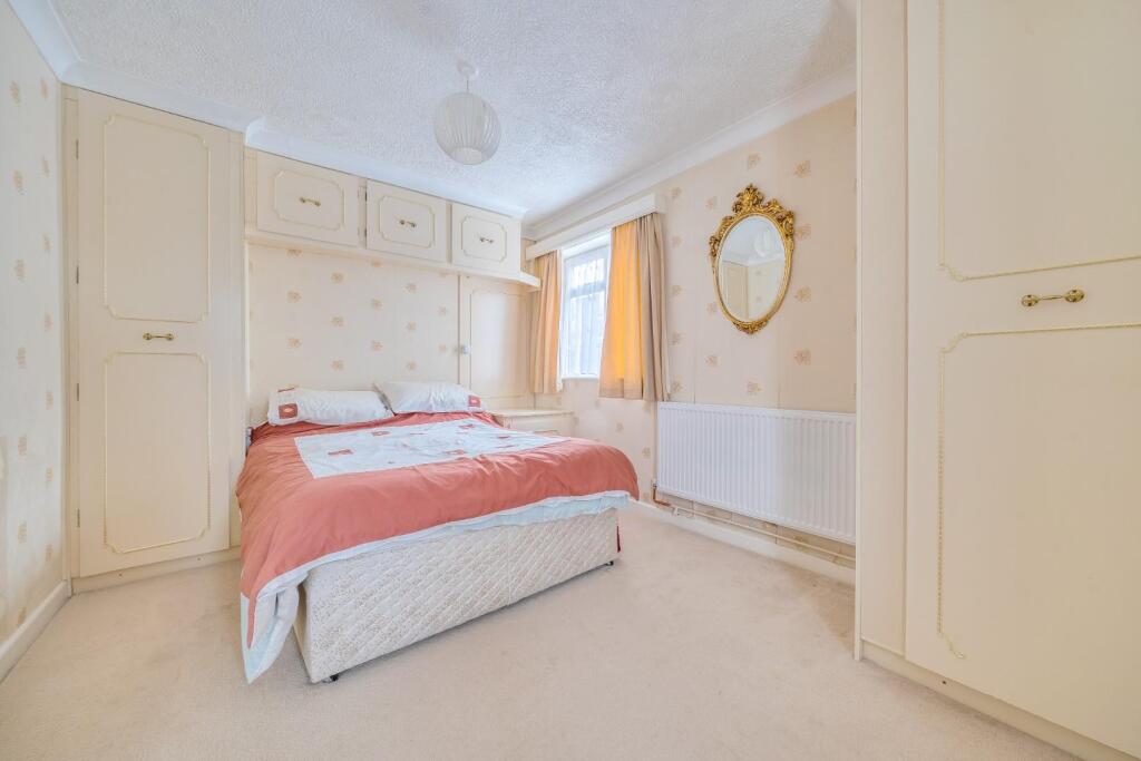 MASTER BEDROOM.jpg