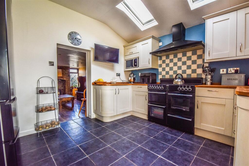 KITCHEN/BREAKFAST ROOM