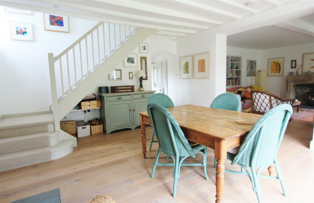 Dining room 3.JPG