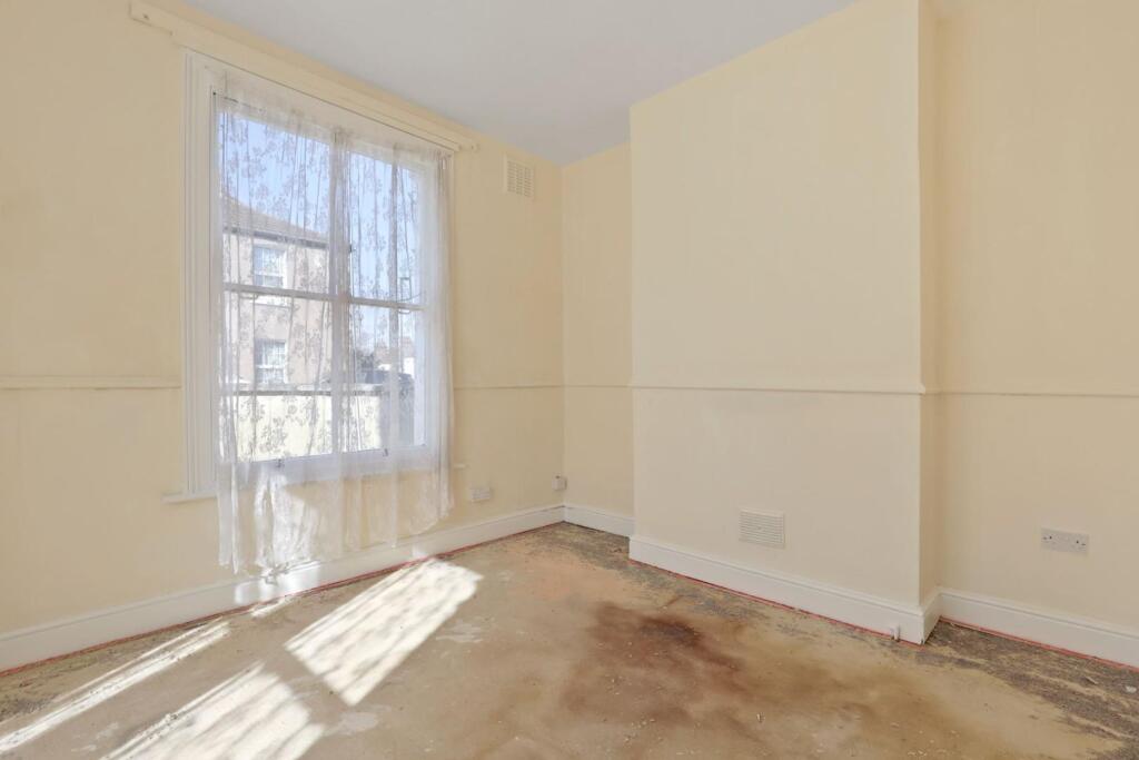 01-5871JHPropWorld - 4 Nyon Grove - 1 (1)-medium.J