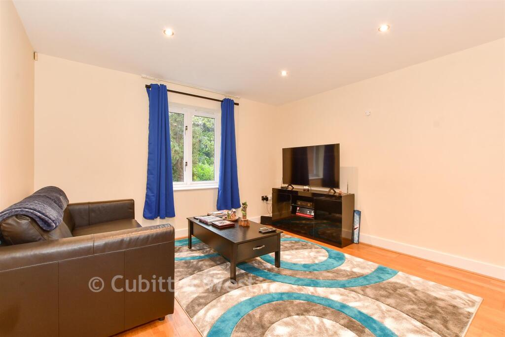 Lounge/Kitchen