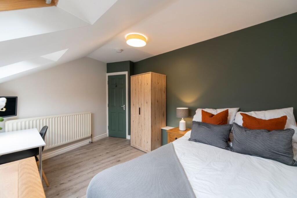 2GT - Bedroom