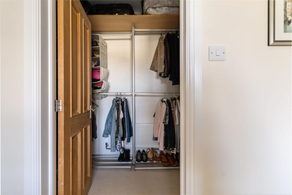 Ensuite Walk In Wardrobe