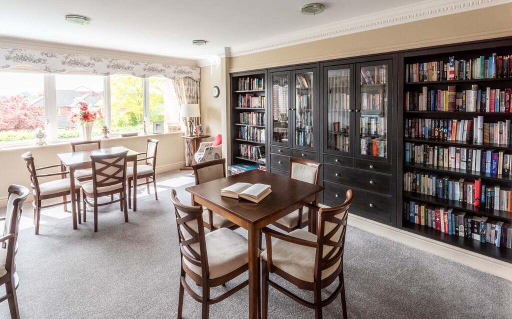 Eastbank Court/Lodge