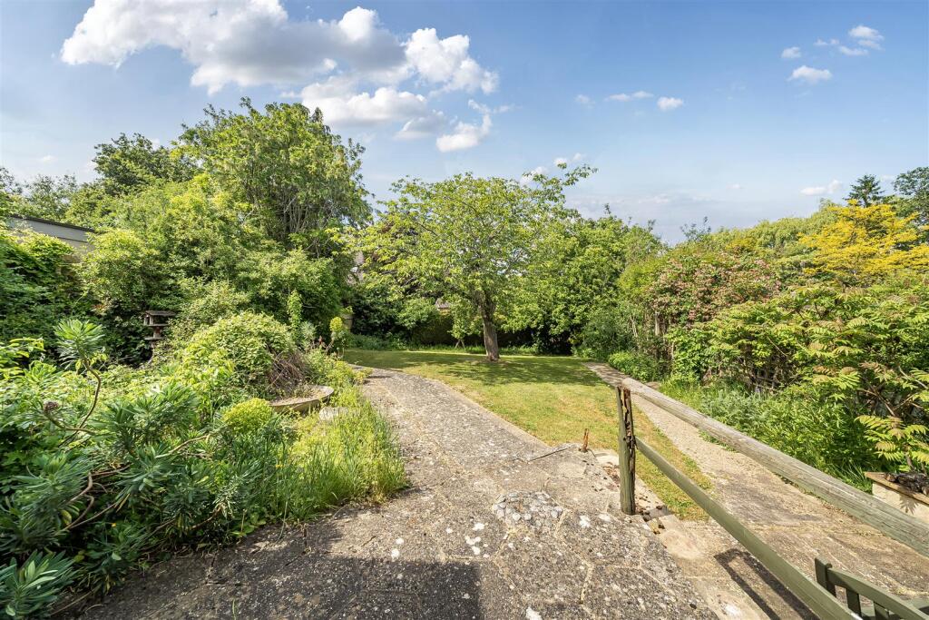 2 Pigeon Hill, Tiffield