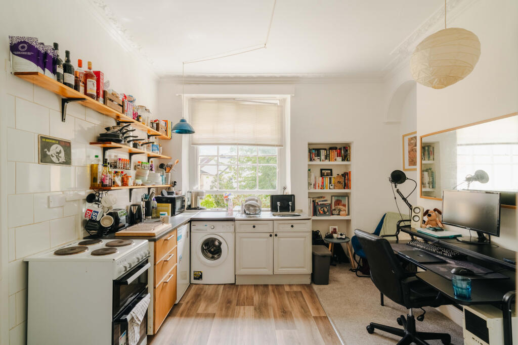 Hall Floor Flat - Kitchen