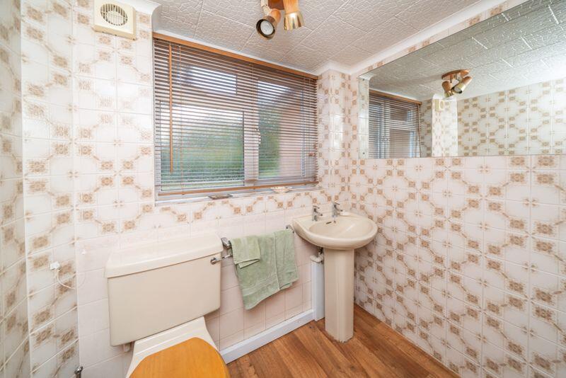 GUEST CLOAKROOM