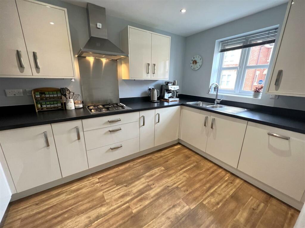 Kitchen A.JPG