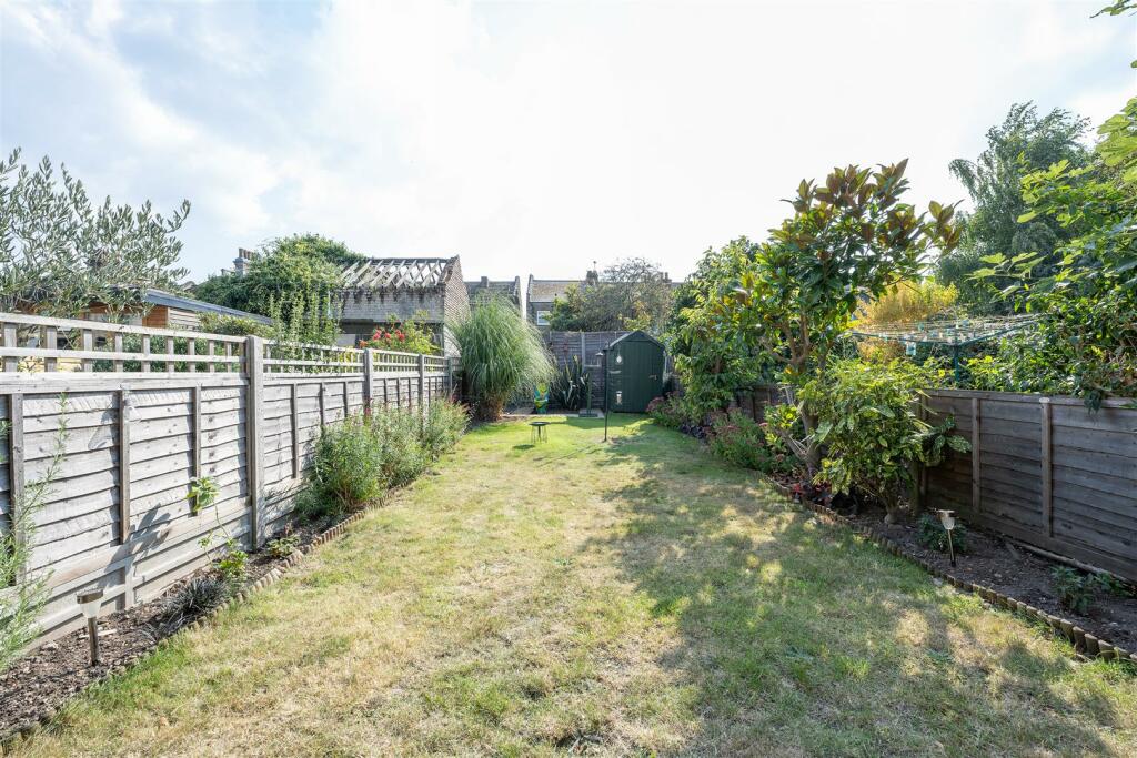 Clifton Avenue, E17
