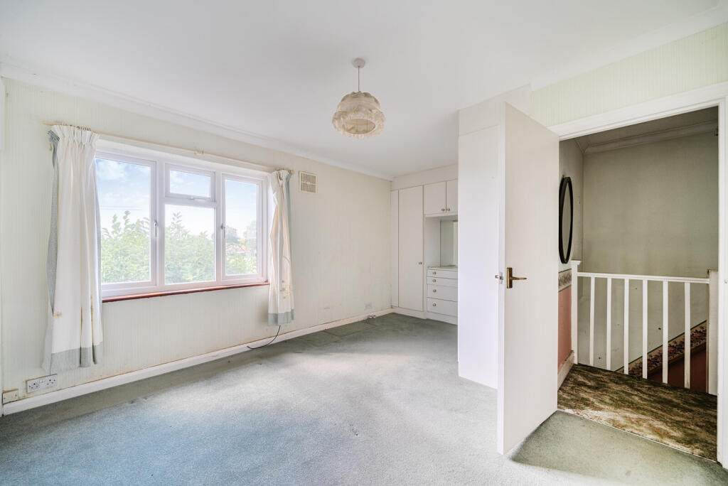 1348470-15-68b997...