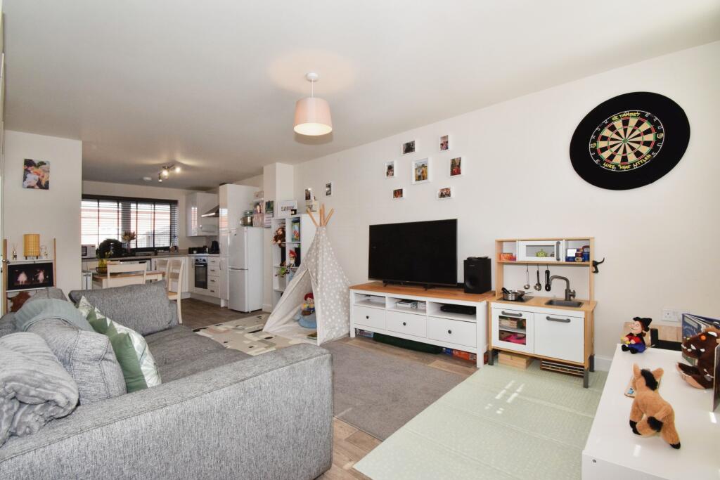 Lounge &amp; Kitchen