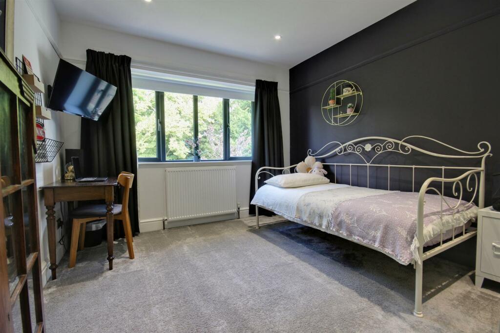 Priory Crescent (18).jpg