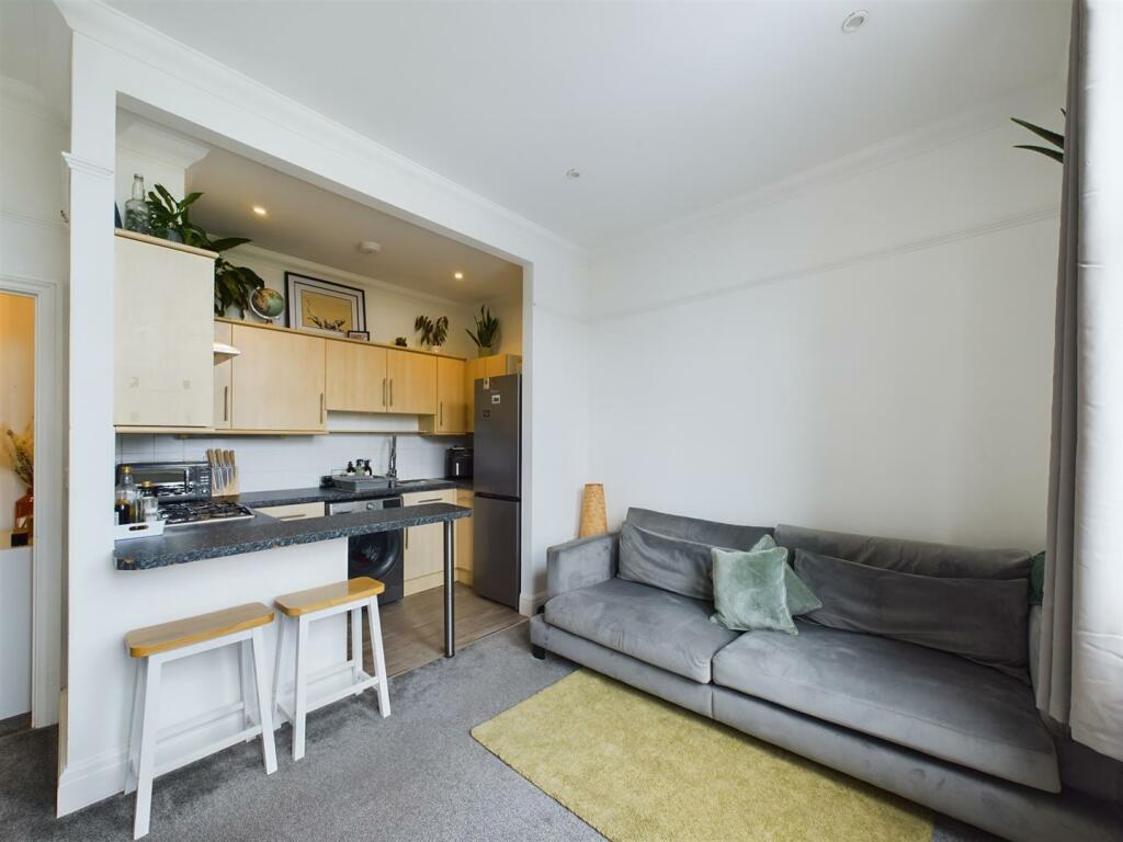 Lounge/Kitchen