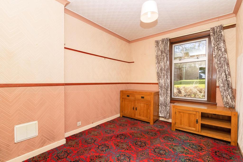 Bed 3 / Dining Room