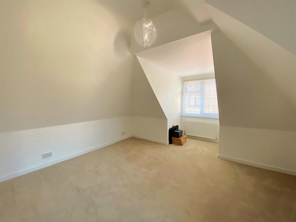 1 Bedford Ave - Bed4.jpg