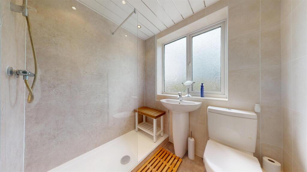 Barwell Avenue Shower Room