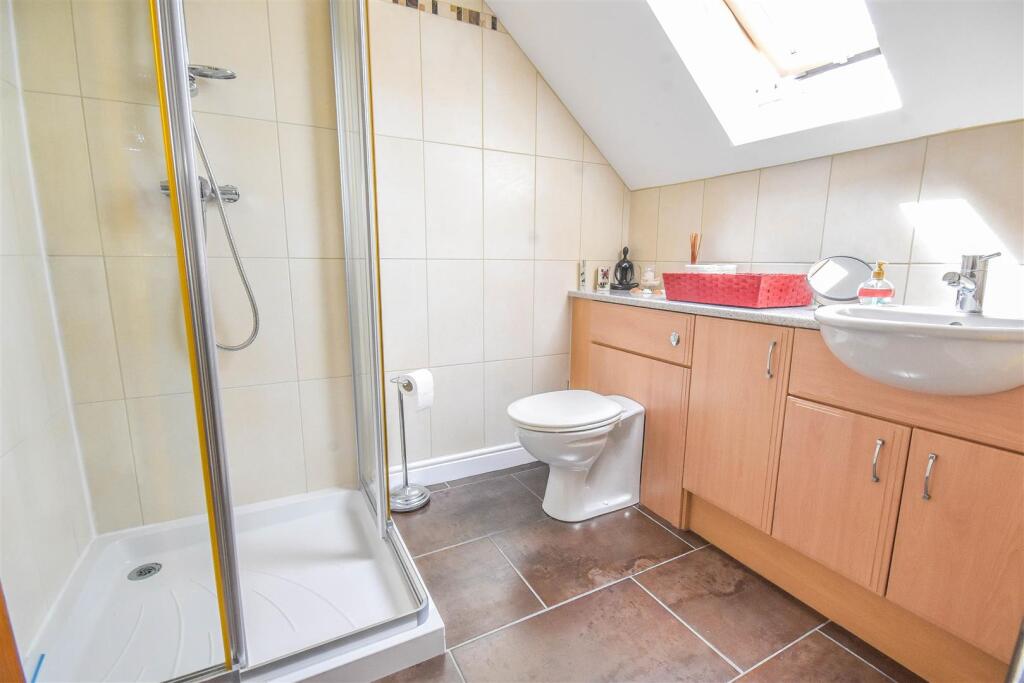 EN SUITE SHOWER ROOM