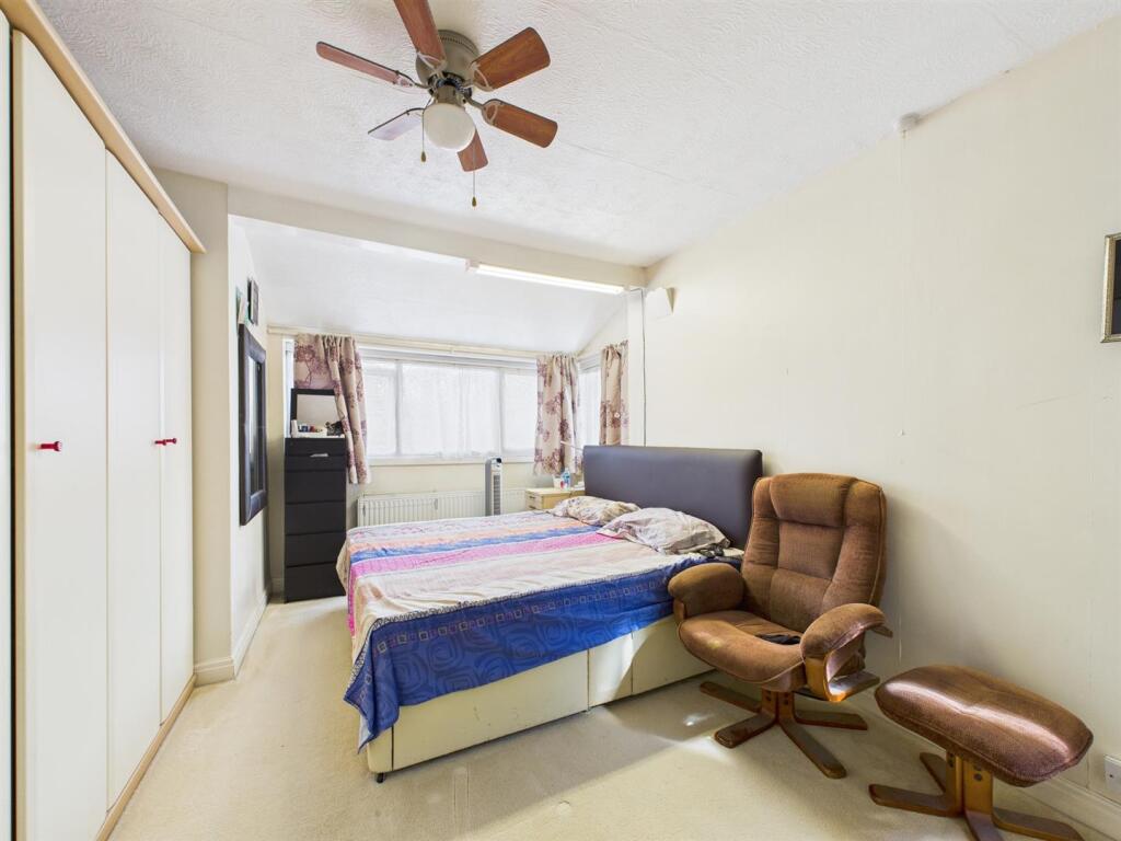 CAM03736G0-PR0191-STILL002.jpg