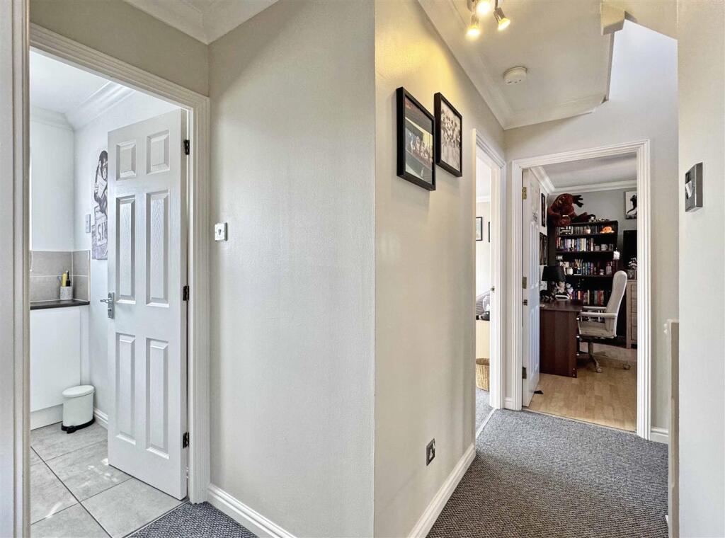 First Floor Landing b.jpg