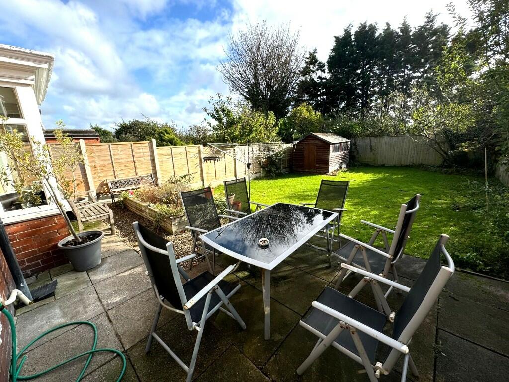 ENCLOSED REAR GARDEN