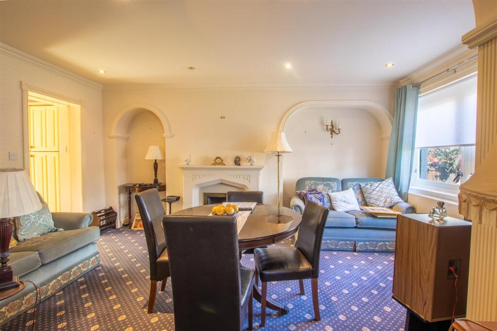 lounge-4.jpg