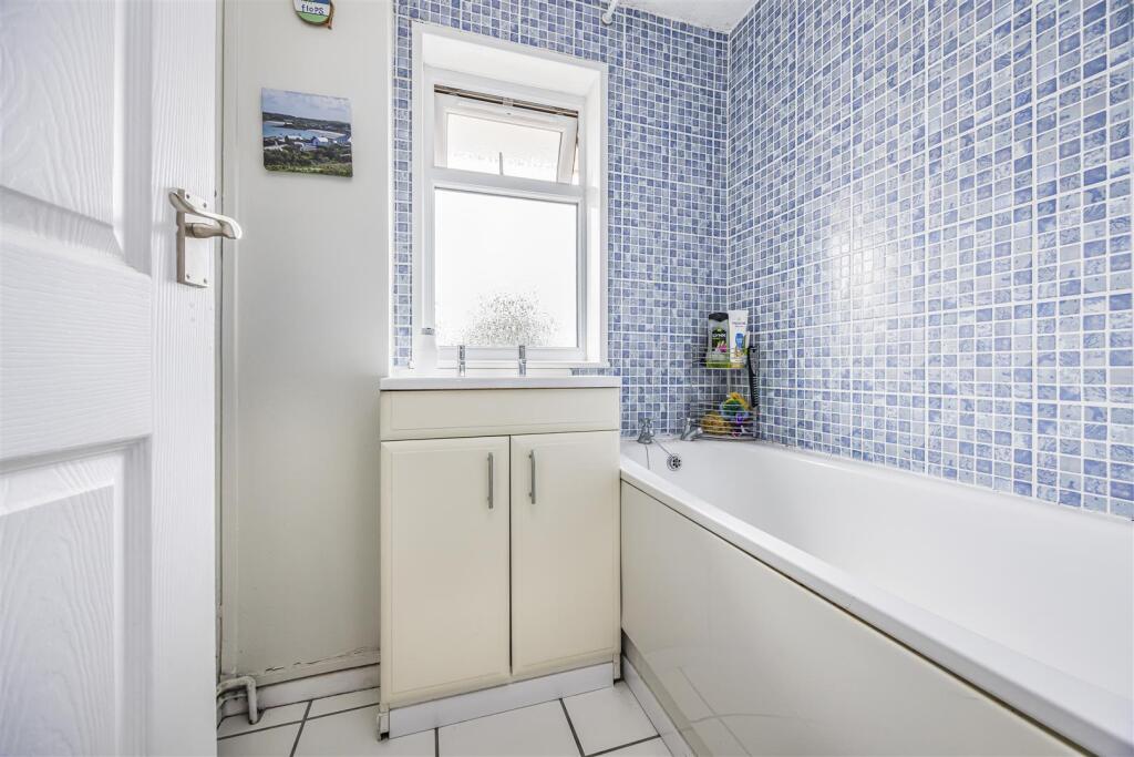 12 Passfield Walk, Havant-PorticoMarketing-SarahOl