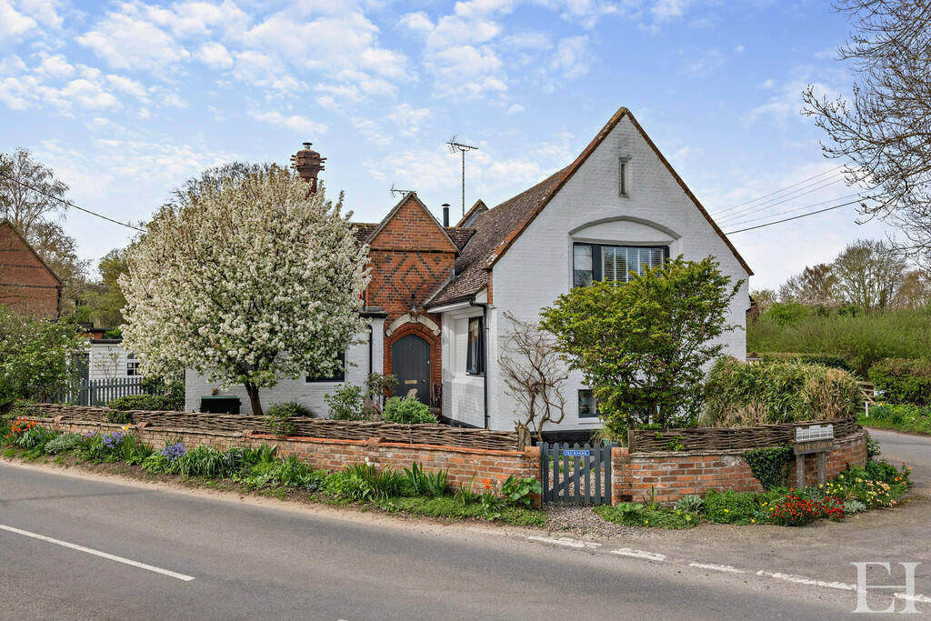 8590702-exteriorw...