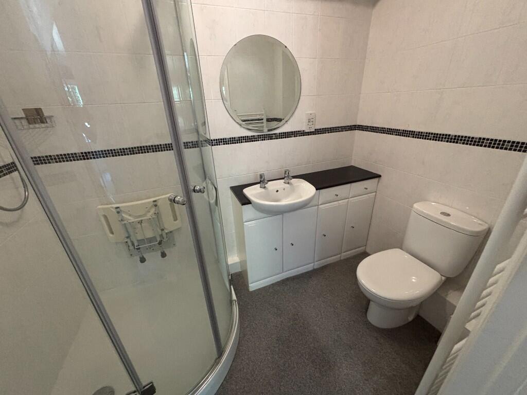 En-Suite Shower Rm