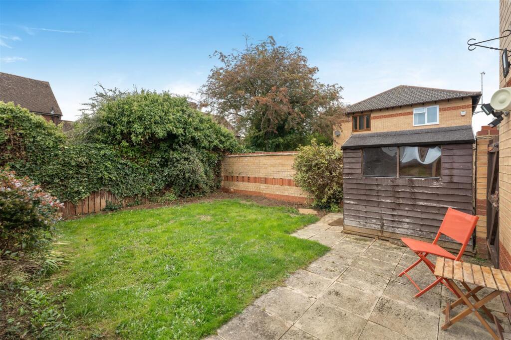 11 Heron Close, Woodford Halse-11.jpg