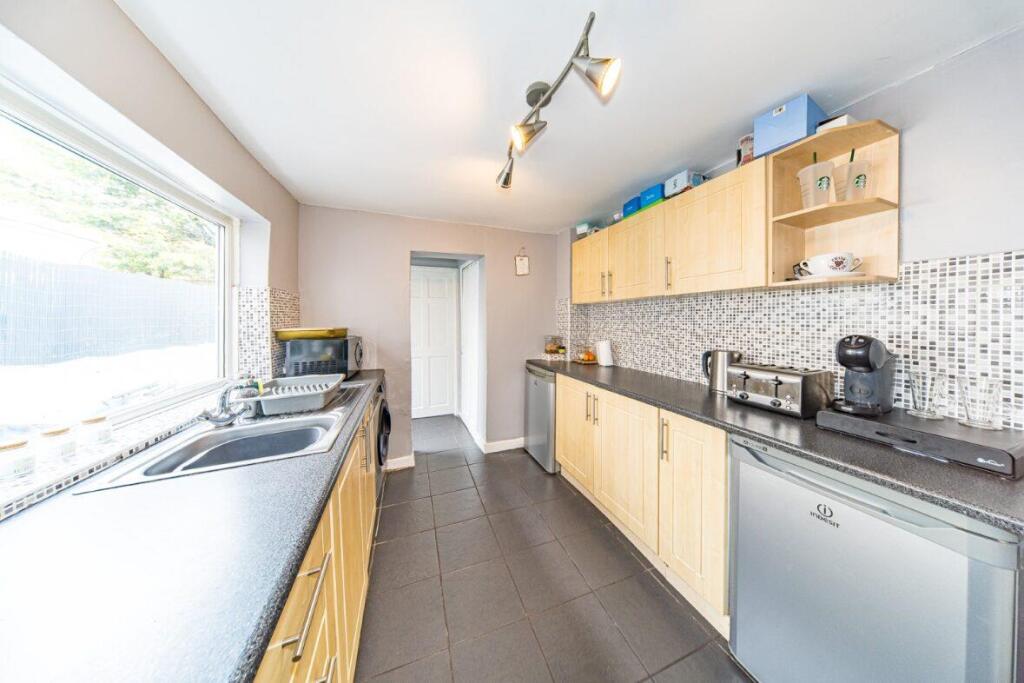 35 Cross Street kitchen 2.jpg