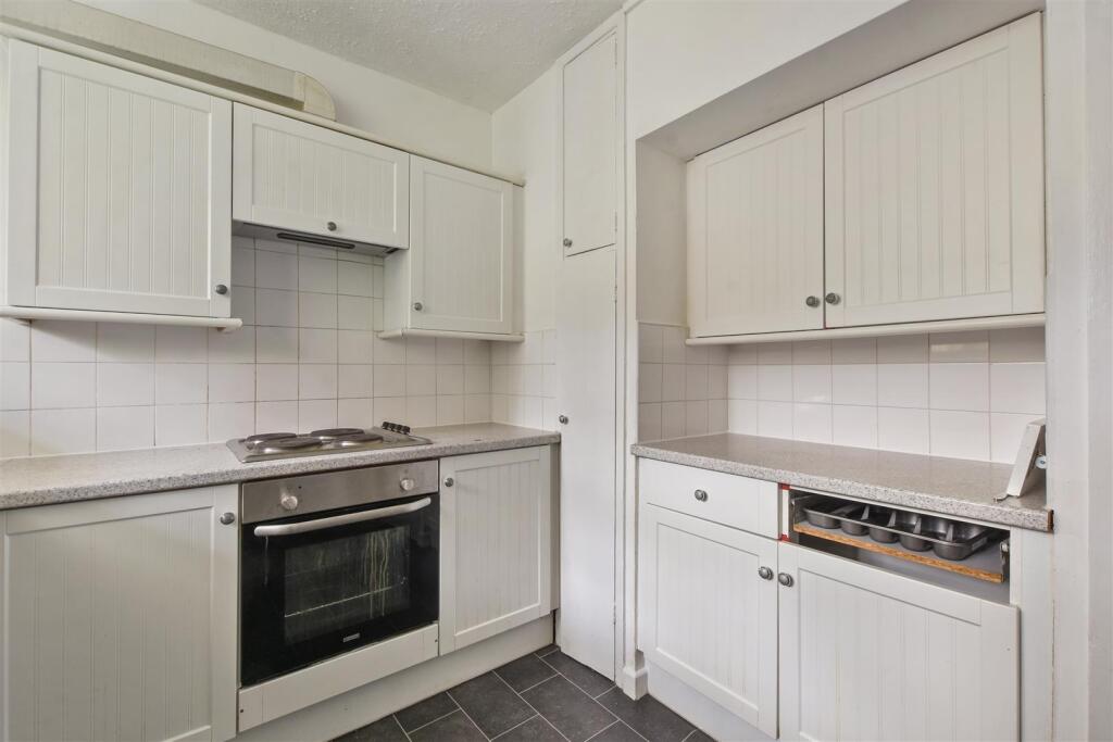 11-bc06GCPMSC - 60 Dobson Close - Kitchen 2 -Origi