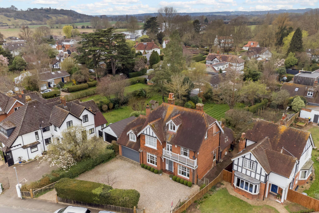 House with Abbotsbrook Estate and River Thames
