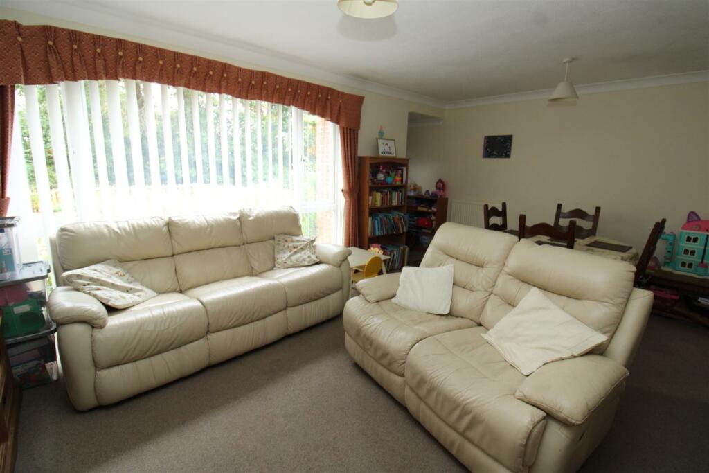 Sitting/Dining Room