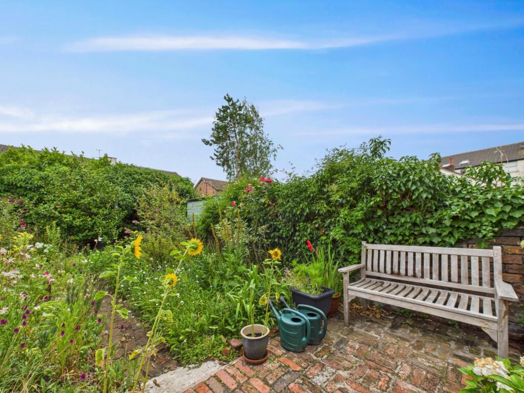 CAM02386G0-PR0137-STILL002