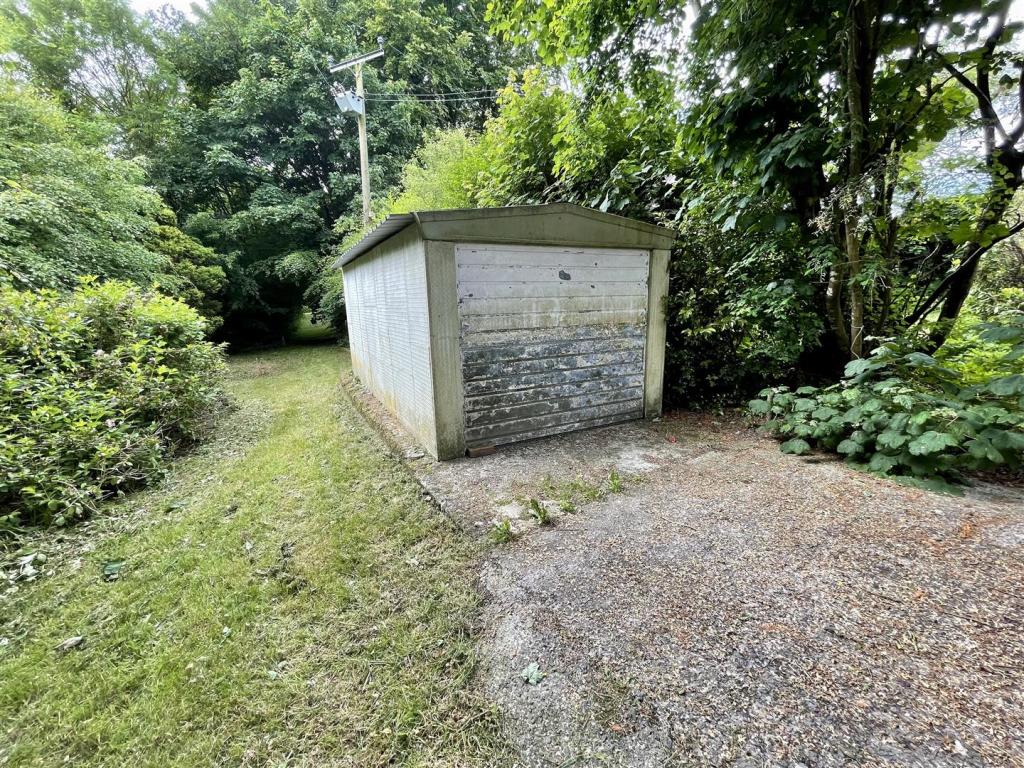 Detached Garage