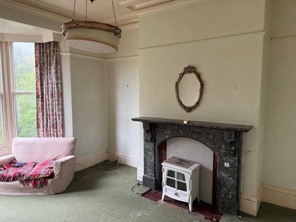 Living Room 1.jpg