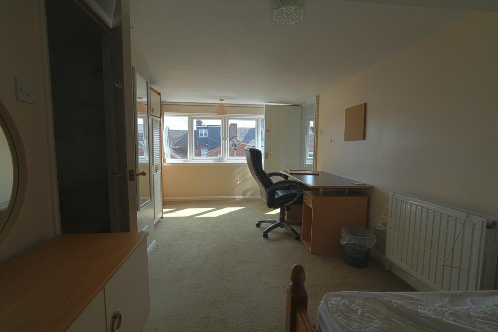 92E8D628-2221-4B7...