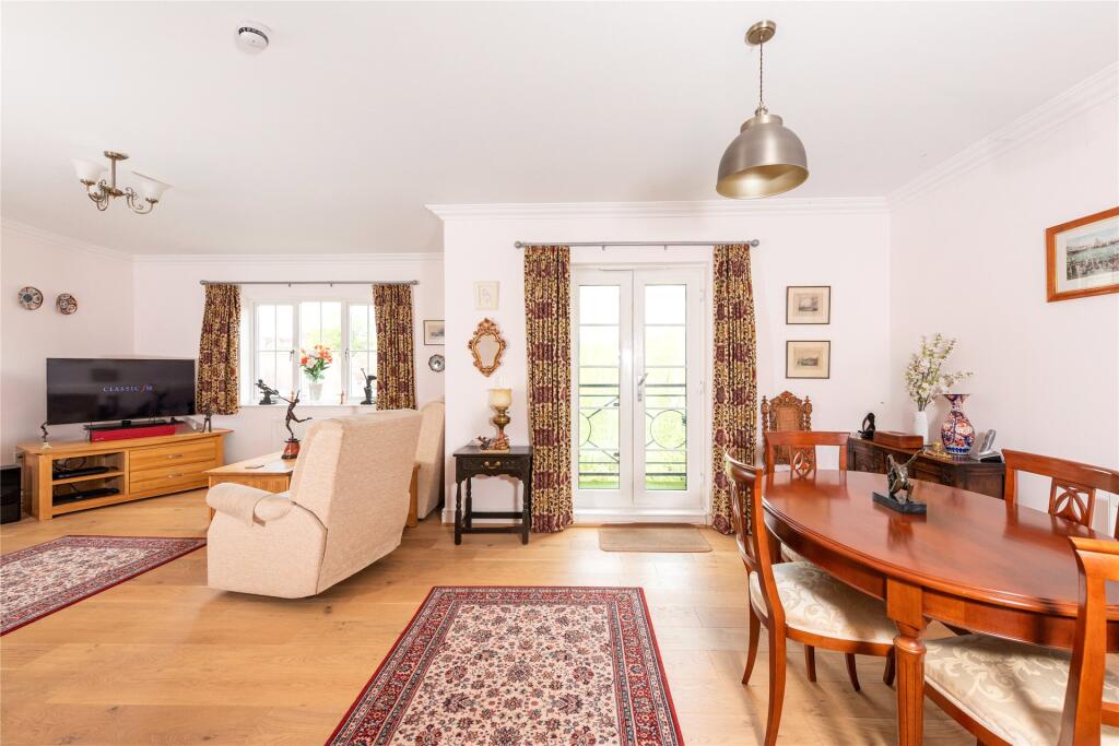 Sitting/Dining Room
