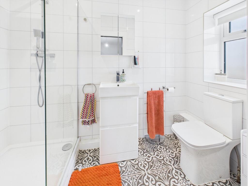 En Suite Shower Room to Bedroom 1