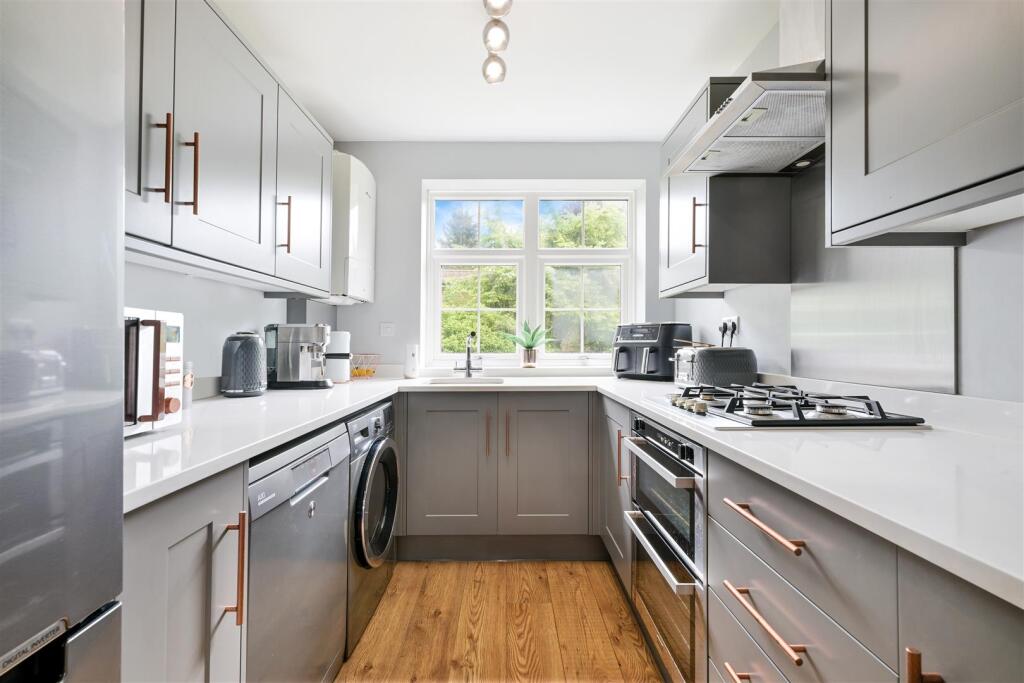 HIGHRIDGE CLOSE (8).jpg