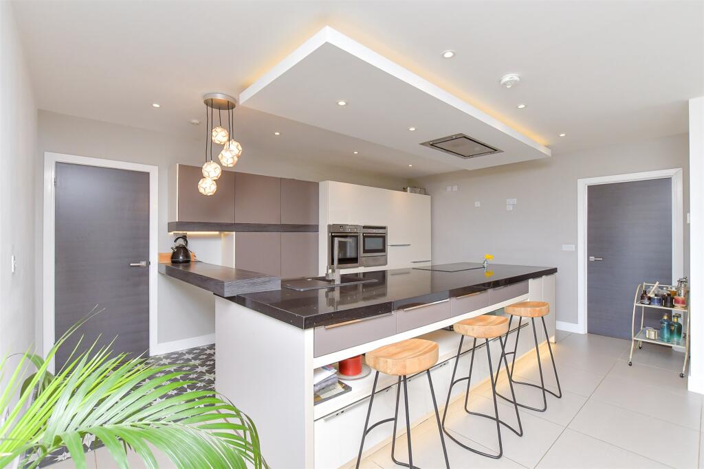 Kitchen/Dining Area