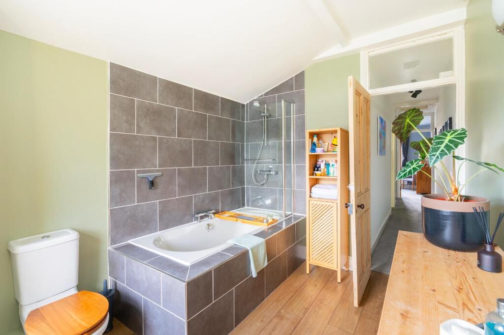 5GS5TN - Bathroom A.jpg
